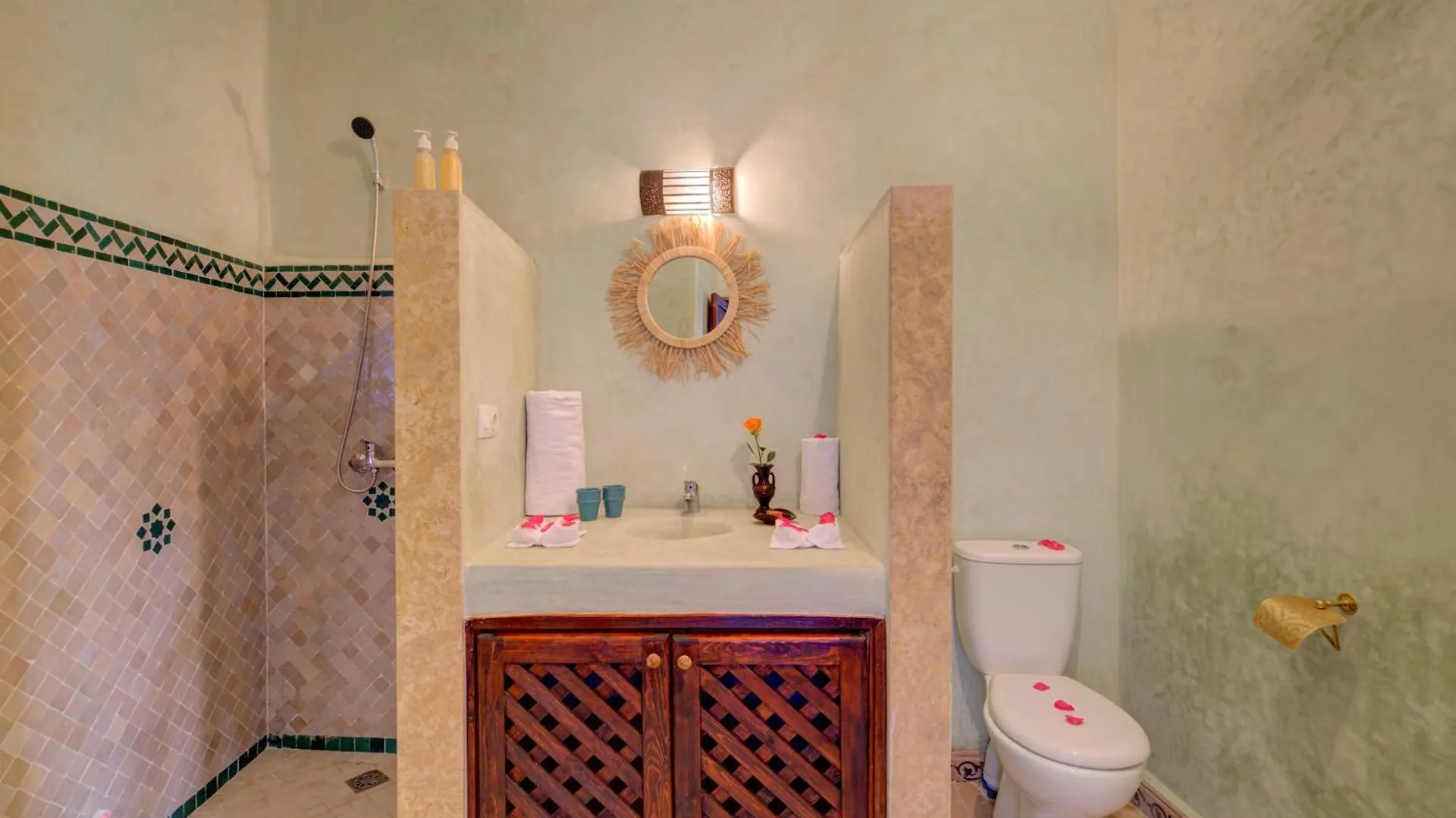 Riad Les Etoiles Berberes & Spa Marrakesh Guest house